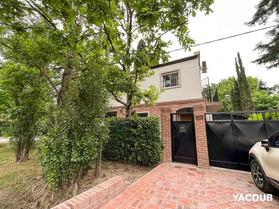 Casa En Venta - 3 Dormitorios 2 Baños - 520mts2 - Villa Elisa, La Plata