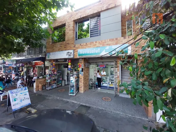 Venta De 2 Locales, 1 Oficina Y 1 Apartamento En Cevillar