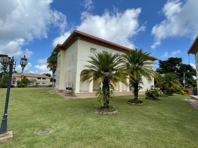 Se Vende Amplia Casa Zona Privada. Con Gran Potencial Para Eventos Privados,  En San Diego De Los Altos.  Inf. Ma. Fda. Varela