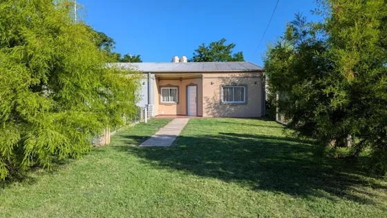 Casa En Venta - 3 Dormitorios 2 Baños - 238mts2 - Roque Perez
