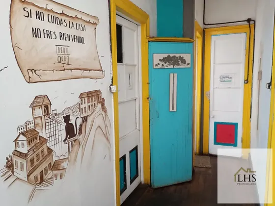 Amplia Casa En Valparaíso | 15 Habitaciones, 380 M² Construi