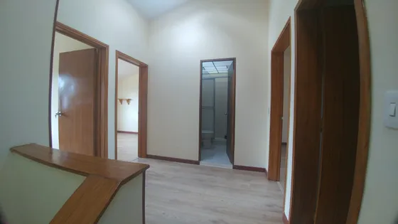 Amplia Casa Iserra 100 En Arriendo