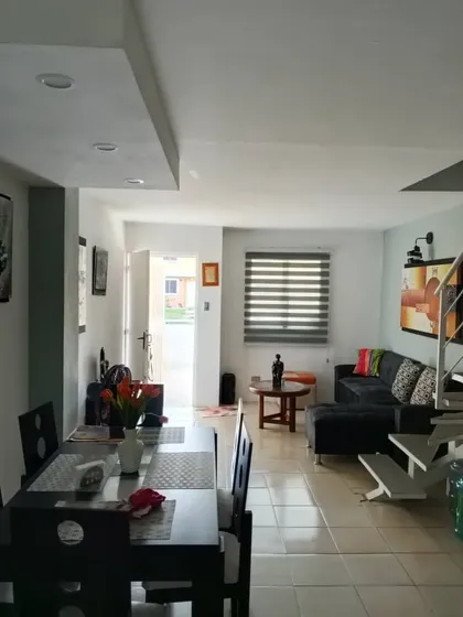 En Venta Hermoso Townhouse Sector Calicanto, El Recreo Flor Amarillo Pg