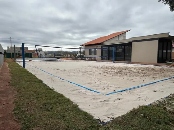 Casa Moderna Metálica Com Quadra De Beach Tennis