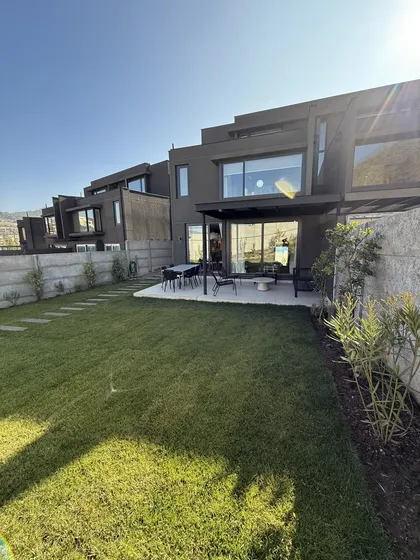 Exclusiva Casa Nueva En Condominio Los Litres 1000