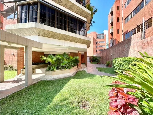 Se Vende Apartamento 209m² 3h+1s/4b+1s/2e La Castellana