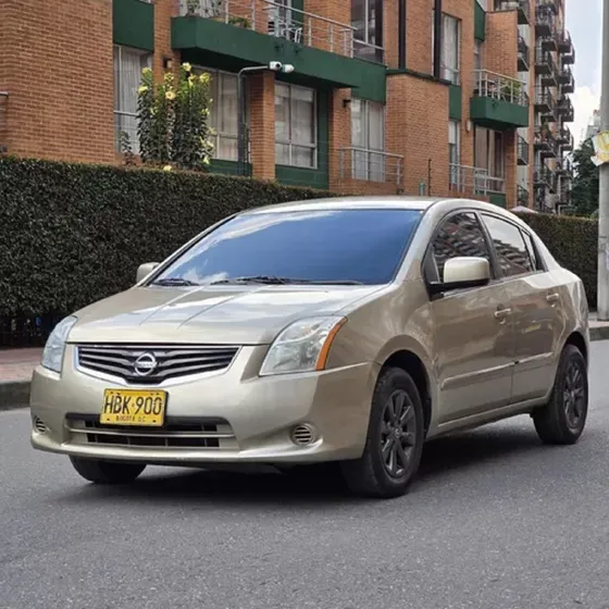 Nissan Sentra 2.0 Mecanico Con Aire Tapiceria En Cuero Full Equipo