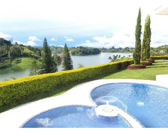 Casa Finca En Venta En Guatapé  Antioquia Con Acceso A La Represa 