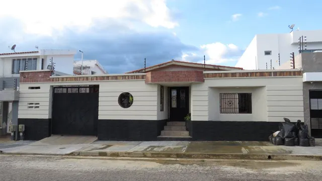 Angelica Rivas Vende Casa En Trigal Norte, Calle Cerrada