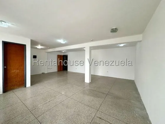 Daniela Linarez Alquila Locales Comerciales Muy Amplio Y Fresco En Zona Estrategica Al Centro De Barquisimeto Lara.                                                                                     
