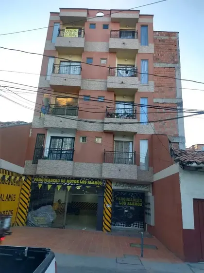 Se Arrienda Aparta-estudio En Edificio Los Alamos A Una Cuadra Del Parque Principal De Rionegro, Antioquia.