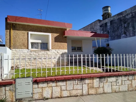 Vendo Casa Con Galpón 