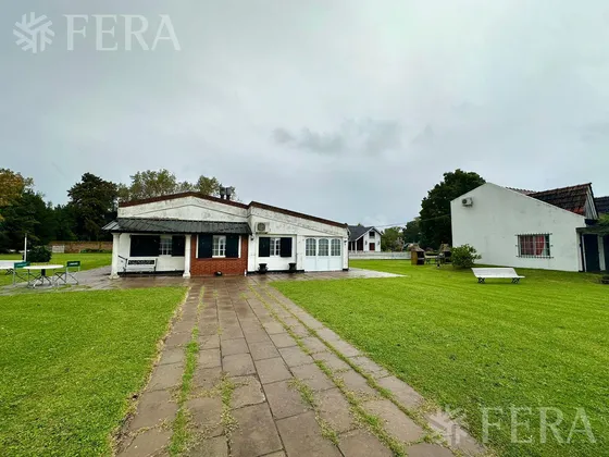 Venta De Complejo De Cabañas Con Piscina En Venta En Chascomús