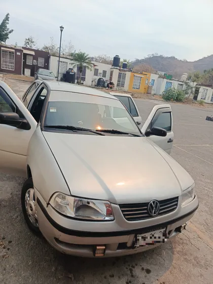 Volkswagen Pointer 1.6 City Mt