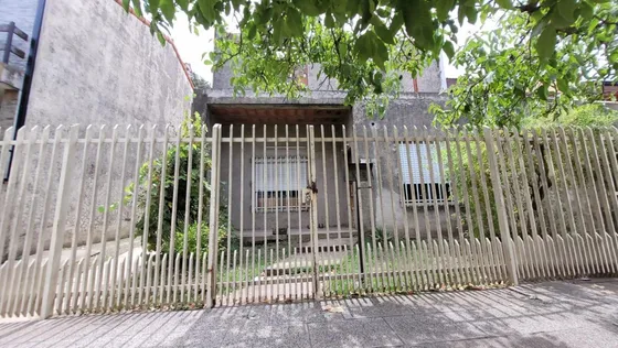 Casa A Terminar 5 Ambientes Con 3 Cocheras Y Patio - Oportunidad Zona Villa Luzuriaga