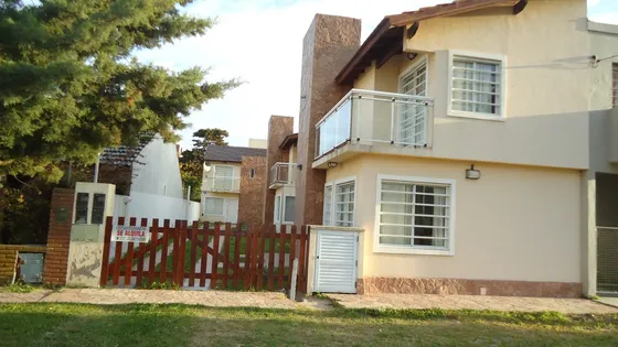 Temporada 2024/2025 Alquilo Hermoso Duplex Con Wi-fi En La Lucila Del Mar.