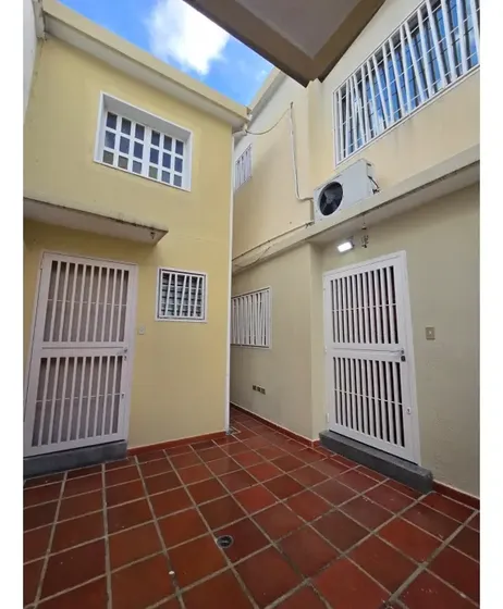 Anexo En Alquiler 150 M2 - Urb Colinas De Bello Monte