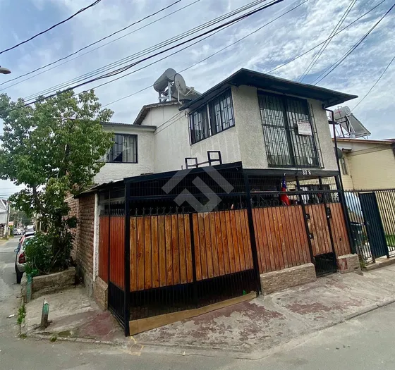 Casa En Venta De 3 Dorm. En Maipú