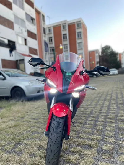 Dínamo Ss 400 Color Rojo