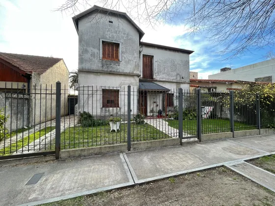 Venta Casa Castelar 4 Ambientes Apto Permuta Financiación.
