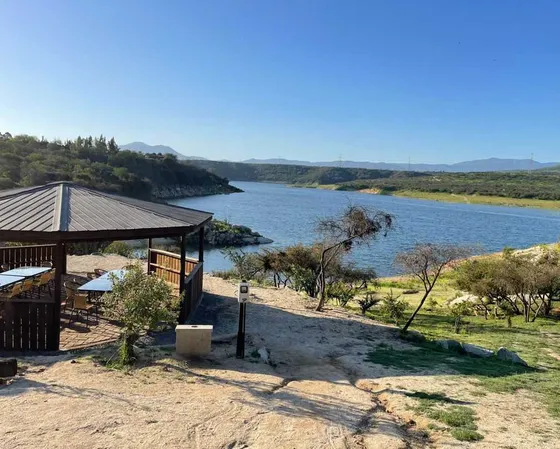 Parcela En Borde Laguna Con Quincho Habitable (101036)