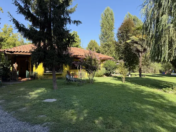 Acogedora Parcela Con Aviario