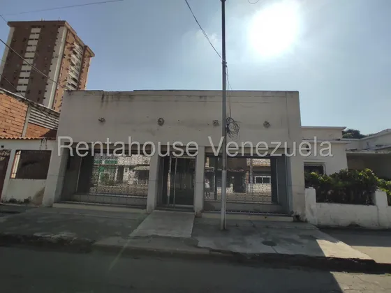 Asg Te Ofrezco En Alquiler Propiedad De Dos Pisos Para Uso Multiples Comerciales En Av Campo Elias Maracay 25-14248