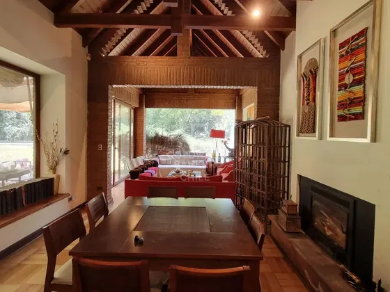 Linda Casa Con Gran Jardín Forestado De 1.700mt