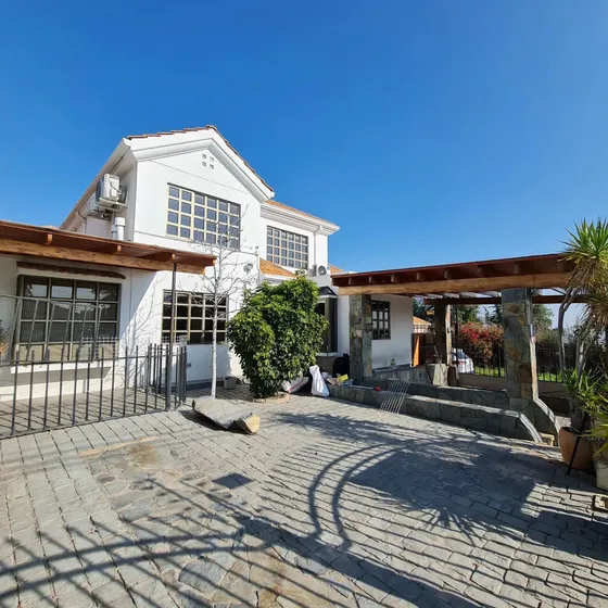 Se Vende Hermosa Casa 5d 3b 4 Estacionamientos, Piscina