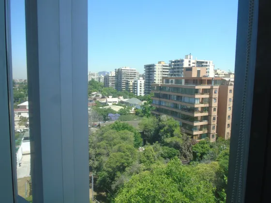 Luminosa Oficina Con Muy Buena Conectividad