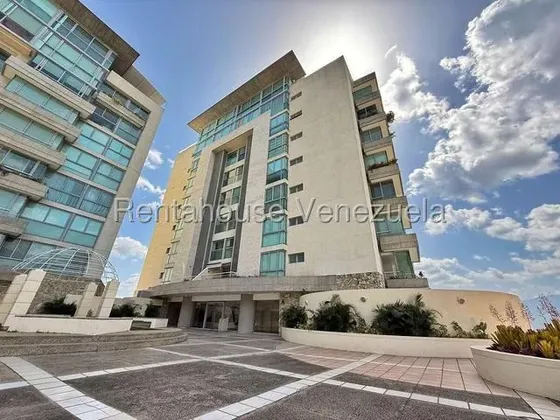 Apartamento En Alquiler Lomas De Las Mercedes Amoblado Y A Estrenar Con Vista Al Ávila En Edificio De Baja Densidad #27-1418 Magaly