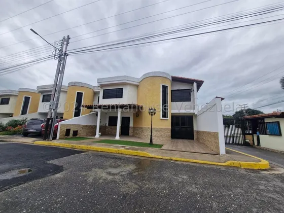 25-795 Townhouse En Venta, Conjunto Residencial Las Carolinas Ii, Turmero Mord