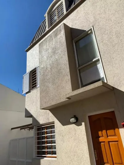 Triplex En Venta - 3 Dormitorios 2 Baños - Cochera - 78mts2 - Morón