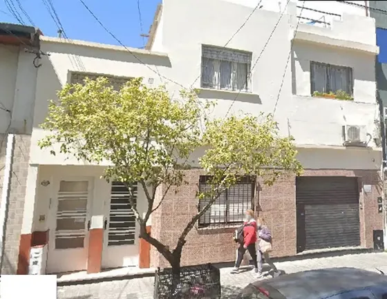Departamento Planta Alta, P/escalera, Al Frente, A 3 Cuadras De Estación Lanus