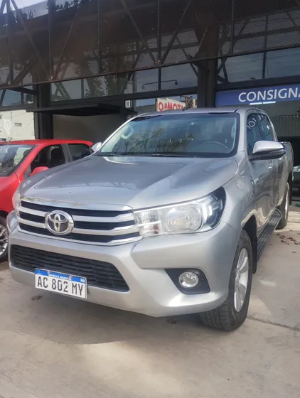 Toyota Hilux Pick-up 2.8 Cd Srv 177cv 4x4