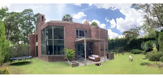 Venta Espectacular Casa De 2  niveles En El Poblado