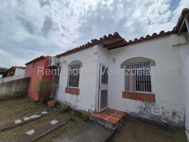 Casa En Venta En Los Cerezos, Cabudare-increible Oferta