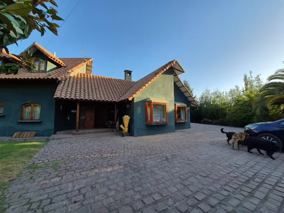 Parcela Con Casa En Condominio, Olivar