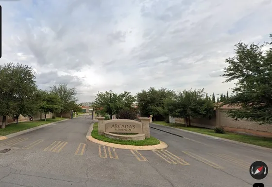 Casa Ubicada En Fraccionamiento Arcadas Chihuahua. Con 4 Recamaras Y 247m2. Con Áreas Comunes Y Acceso Controlado. A Unos Minutos De Club Campestre De Chihuahua. 