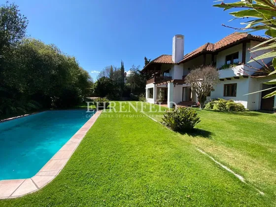 Concón, Pinares De Montemar. Gran Casa De 346 M2.