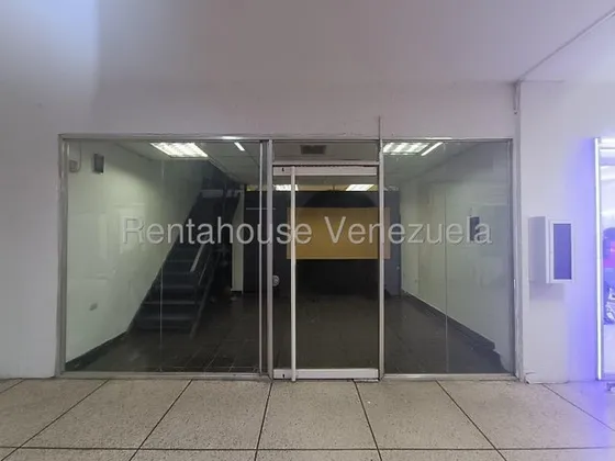 Jip 25-21636. Rent-a-house Vende Local Comercial Con Mezanina De 52.14 Mts2, 2 Baños,