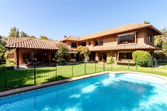 Casa En Venta De 6 Dorm. En Lo Barnechea