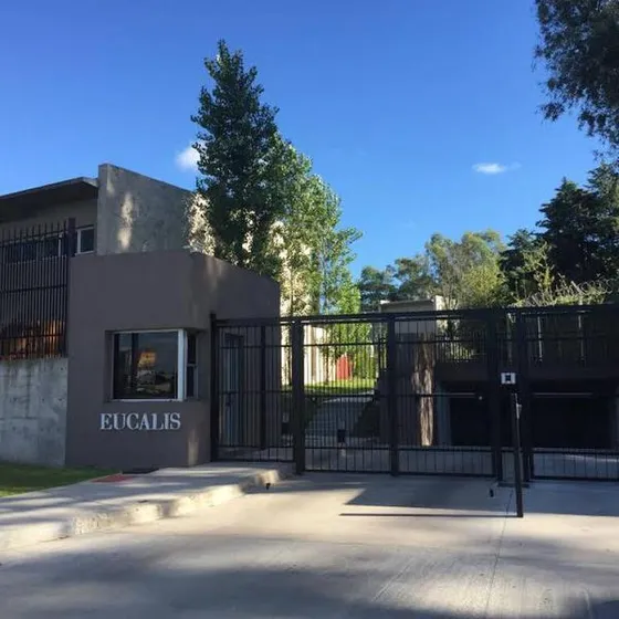 Departamento Con Jardín En Venta En Barrio Cerrado Eucalis - La Horqueta - San Isidro