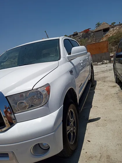 Toyota Tundra 5.7 Sr5 V8 Doble Cab 4x2 At