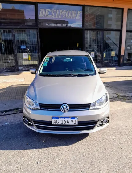 Volkswagen Voyage 1.6 Highline 101cv