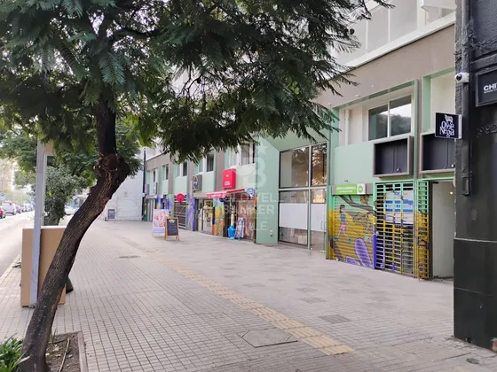 Local Comercial De 44m2 Sobre Av. Irarrázaval