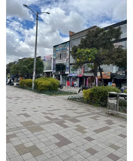 Venta Local Rentando Primera De Mayo Excelente Ubicación 