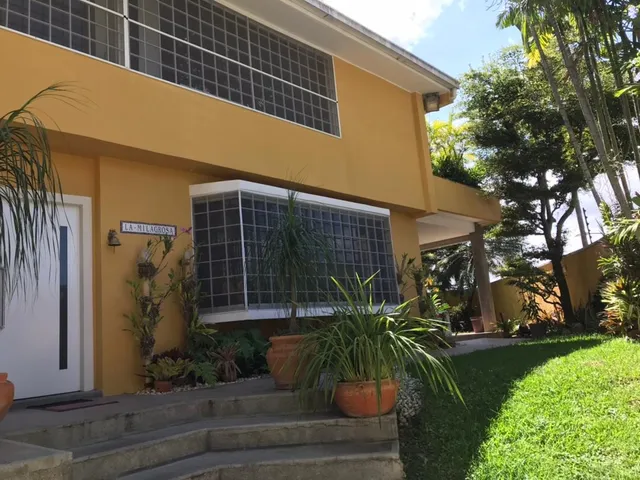 En Venta Casa  Dúplex, Ubicada En El Marques, En Calle Cerrada, Con Un Área De 600m2 T  / 488m2 C