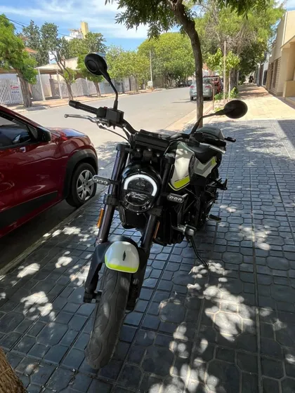 Tiene Sliders Originales De Benelli, Color Blanco Único Dueñ