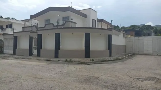 Fany Villasmil Vende Casa Urbanizacion Prebo Ii, De 2 Niveles En Calle Cerrada - Wel